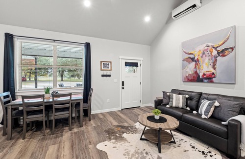 Dennis House | Bungalow 1 @ Barndo Bungalows