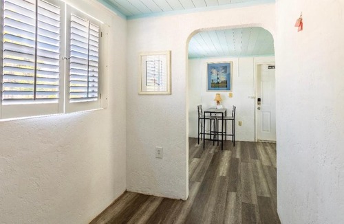 Englewood Apartment | Bungalow 1 minute from the beach suite #2