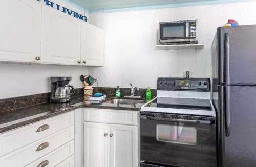 Englewood Apartment | Bungalow 1 minute from the beach suite #2