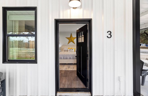 Dennis House | Bungalow 3 @ Barndo Bungalows