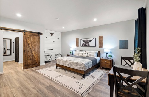 Dennis House | Bungalow 4 @ Barndo Bungalows