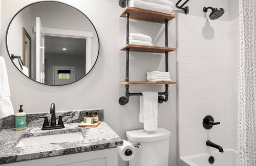 Dennis House | Bungalow 5 @ Barndo Bungalows