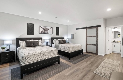 Dennis House | Bungalow 5 @ Barndo Bungalows