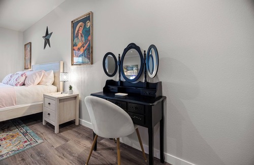 Dennis House | Bungalow 8 @ Barndo Bungalows
