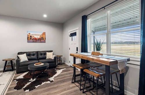 Dennis House | Bungalow 9 @ Barndo Bungalows