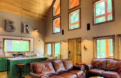 Wills Point Cabin | Bungalow Cabin w/Spa on 160 Acres, New Host! Over 200 Exceptional Reviews!