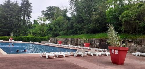 Saint-Cheron House | Bungalow charmant avec piscine partagée à Saint-Chéron