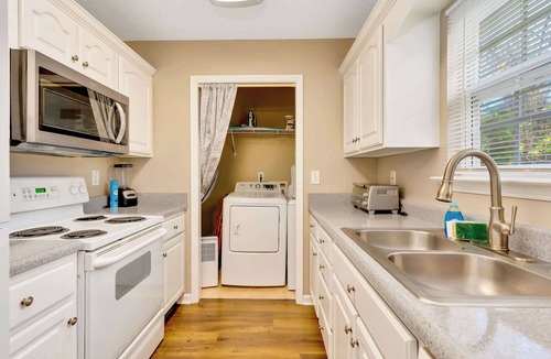 Chattanooga Cabin | Bungalow Charmer with private Hot Tub!