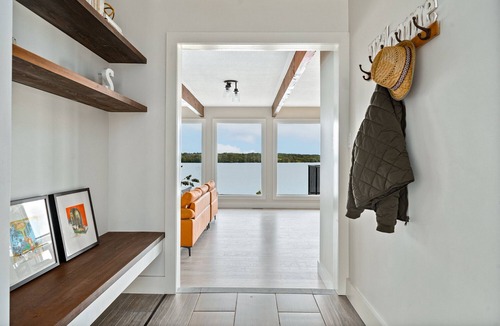 Wellington House | Bungalow Citron - Waterfront with Pool!