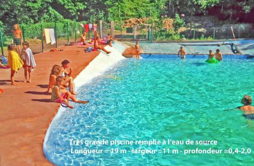 Escaro House | Bungalow confortable à Escaro avec piscine partagée