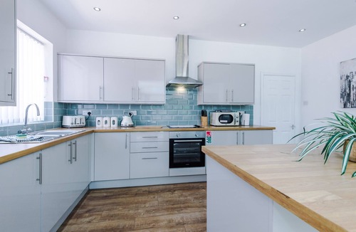 Buckley House | Bungalow/detached/Spacious/pool table/Driveway