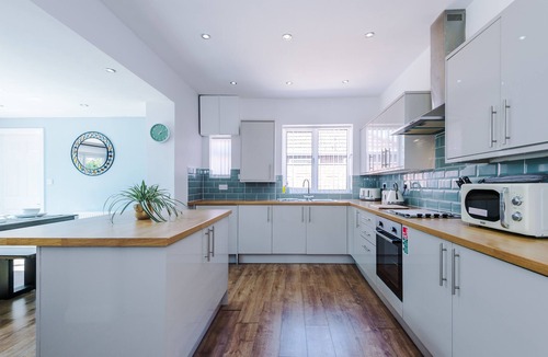 Buckley House | Bungalow/detached/Spacious/pool table/Driveway