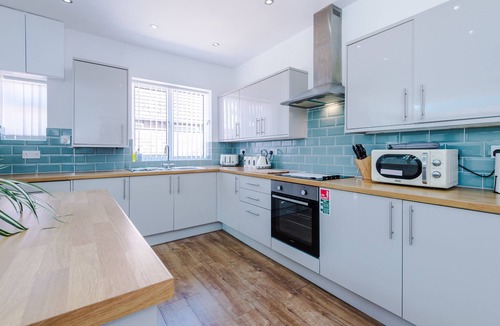 Buckley House | Bungalow/detached/Spacious/pool table/Driveway