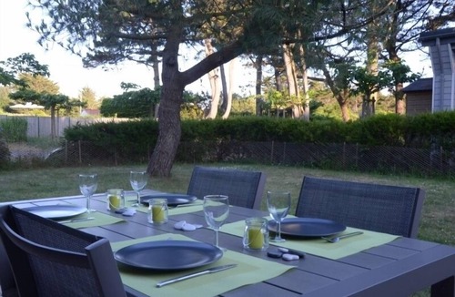 La Turballe House | Bungalow, enclosed garden, direct beach access