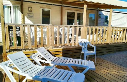 La Cote Radieuse House | Bungalow ensoleillé à Canet-en-Roussillon avec piscine partagéeA