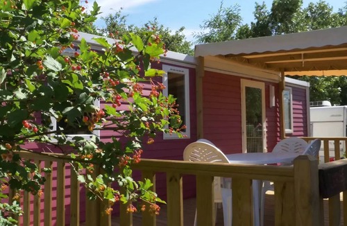 Cormoranche-sur-Saone House | Bungalow Amazone for 4 persons per night