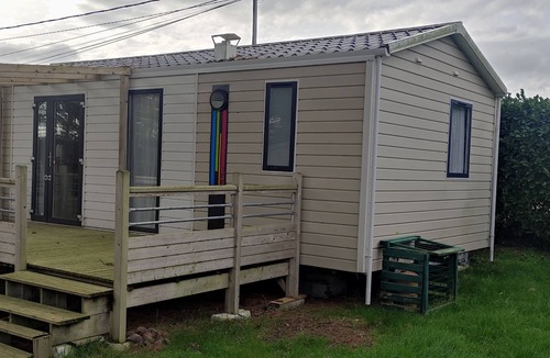 Saint-Michel-en-Greve House | Bungalow 5 minutes from the sea in a family campsite close to all amenities, a