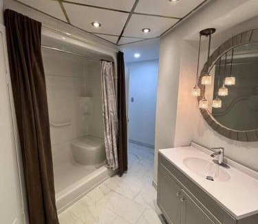 Courtice House | Bungalow house , full privacy , free parking