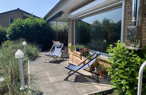Quickborn House | Bungalow im Grünen bei Hamburg 4 Schlafzimmer 1 Wohnzimmer 2 Bäder 1 Wohnküche