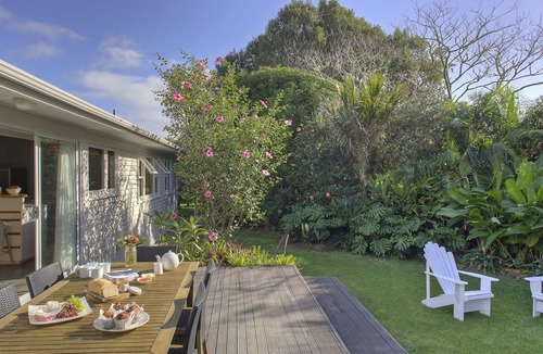 Pataua North Cottage | Bungalow in Paradise - Tahi