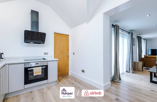 Ewloe House | Bungalow/Loft bedroom/Spacious/pool table/Driveway