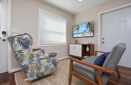 College Park House | Bungalow near Universal, Disney, and Downtown Orlando