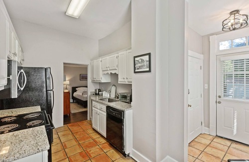 Midtown House | Bungalow ON Overton Square