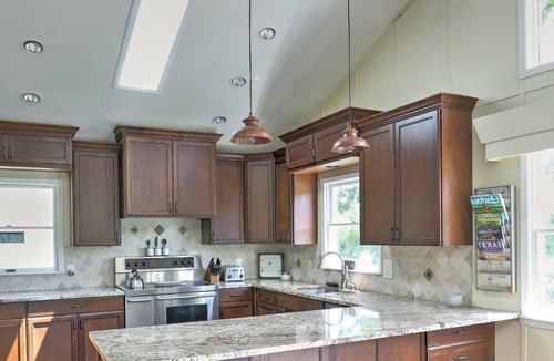 Seguin House | Bungalow on the Guadalupe River - Seguin, TX