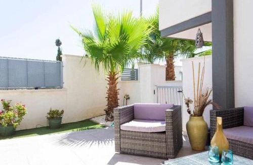 La Florida Apartment | Bungalow Pink garden