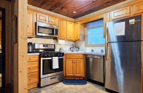 Ellijay Cottage | Bungalow+RV/10 acres/Stream/Sleeps6