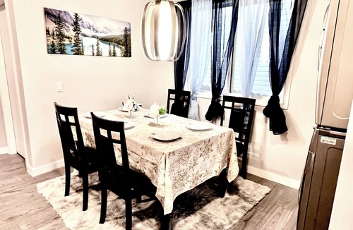 Shawnessy House | Bungalow | Upper Level | CT Train | Spruce Meadow