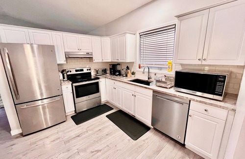 Shawnessy House | Bungalow | Upper Level | CT Train | Spruce Meadow