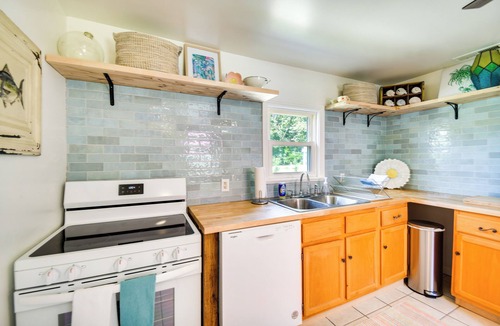 Cape Charles Cottage | Bungalow w/Large Yard: 8 Mi to Cape Charles Beach