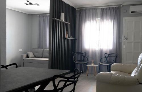 Santiago de la Ribera Villa | Bungalow with a pool and a terrace
