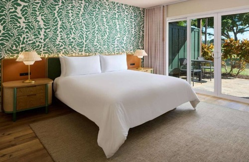 Kaanapali Hotel | Bungalow with Garden View + Kitchen + Pool Access