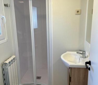 Logrono Other | Bungalows & Albergue La Playa