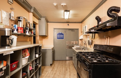 Gateway District Hostel | Bungalows Hostel