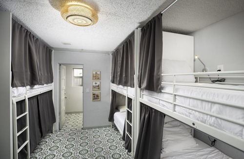 Gateway District Hostel | Bungalows Hostel