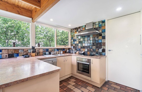 Croydon Villa | Bungunyah Apartments: Cotton