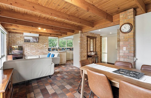 Croydon Villa | Bungunyah Apartments: Cotton