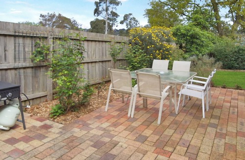 Croydon Villa | Bungunyah Apartments: Cotton