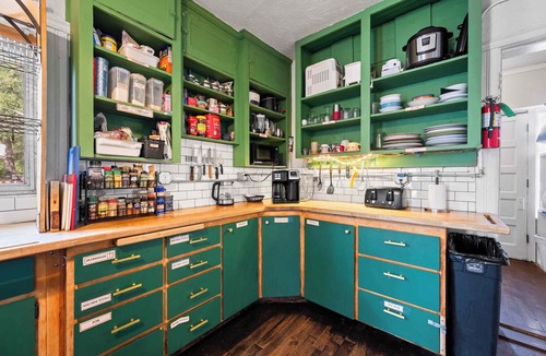 Bend Hostel | Bunk+Brew Historic Lucas House - Hostel