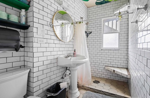 Bend Hostel | Bunk+Brew Historic Lucas House - Hostel