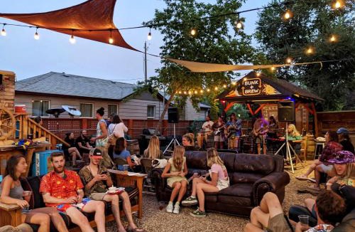 Bend Hostel | Bunk & Brew Historic Lucas House - Hostel