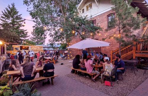 Bend Hostel | Bunk & Brew Historic Lucas House - Hostel