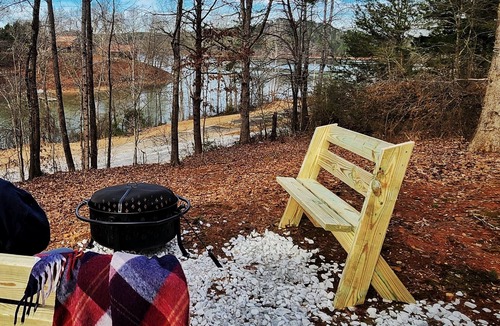 Toccoa House | Bunk/Game Room, Near Lake, Pet Friendly, Firepit, FUN!