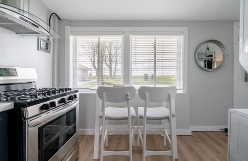 Leamington House | Bunker by the Bay - Perfect Couples Getaway