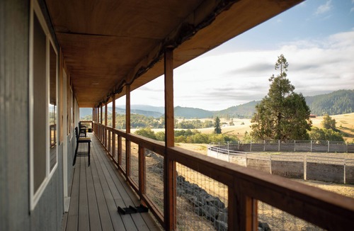 Roseburg Apartment | Bunkhouse Bear Room -Private Studio Retreat