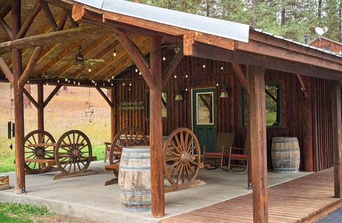 Superior Cabin | Bunkhouse Cabin - Alpine Falls Ranch