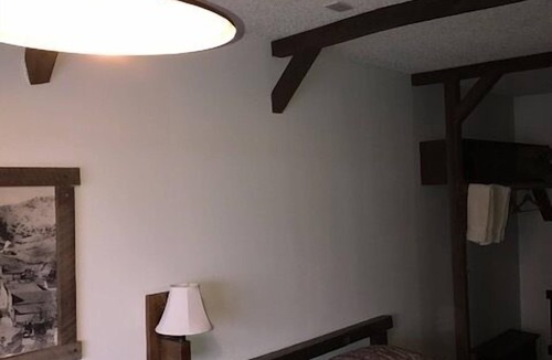 Guernsey Hotel | Bunkhouse Motel